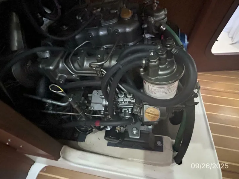 Slide: The Image of 37' Hunter auxiliary - 5692513