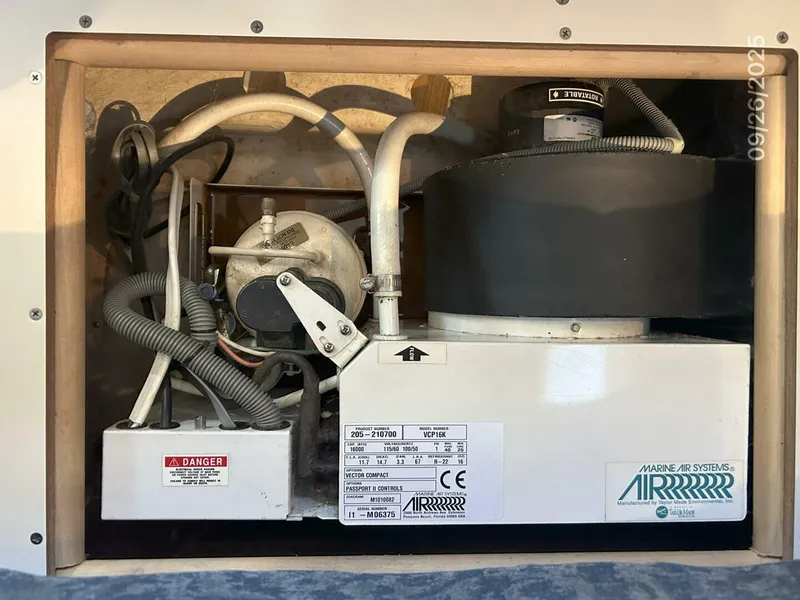 Slide: The Image of 37' Hunter air conditioning system - 5692501