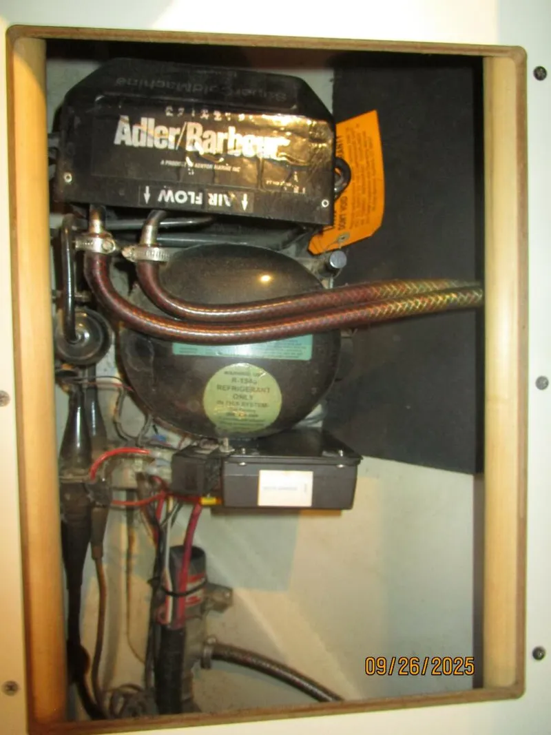 Slide: The Image of 37' Hunter refrigeration system - 5692558