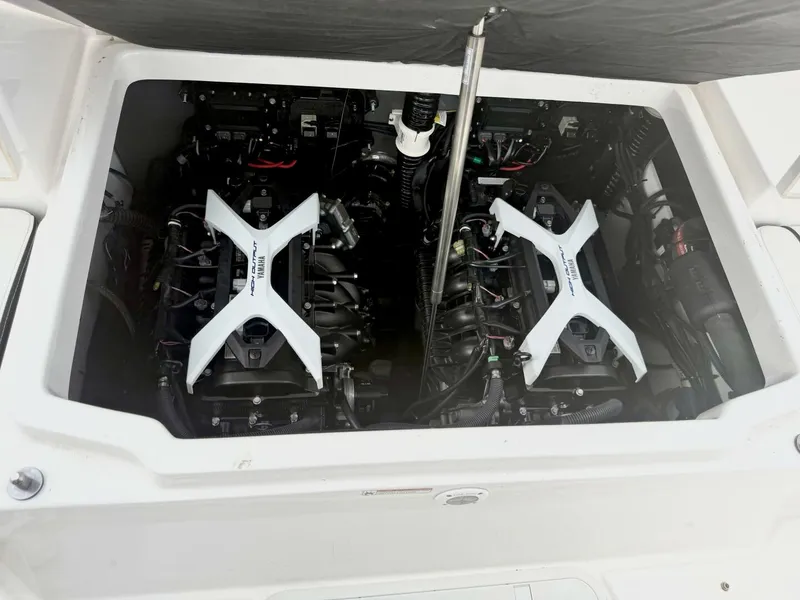 Slide: The Image of 2024 Yamaha 222 FSH Sport Engines - 5694310