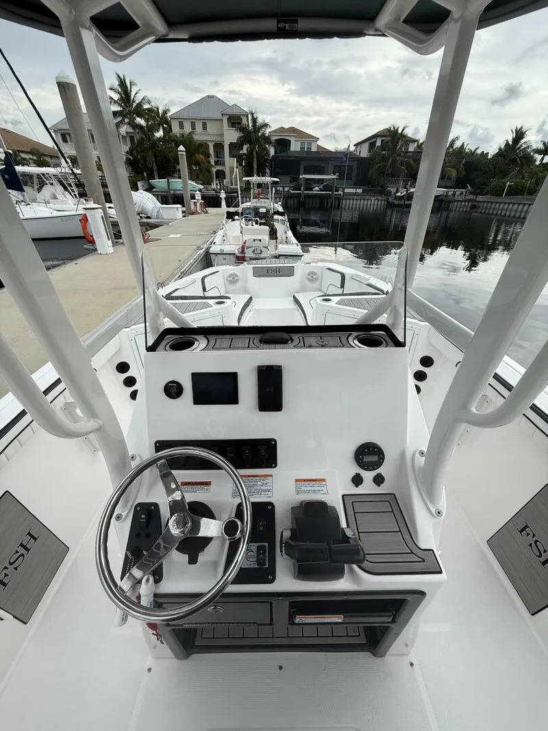 Slide: The Image of 2024 Yamaha 222 FSH Sport Helm - 5694314