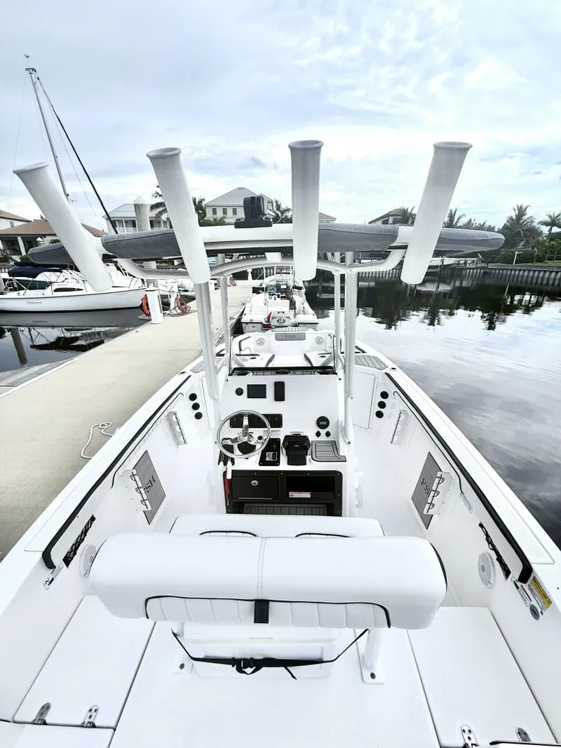 Slide: The Image of 2024 Yamaha 222 FSH Sport Helm - 5694304