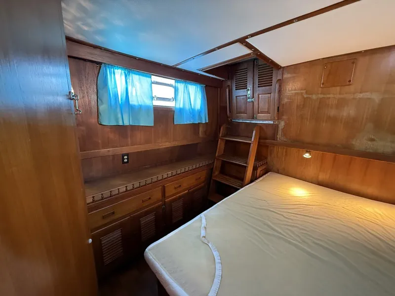 Slide: The Image of Marine Trader Double Cabin 1981 - 5694713