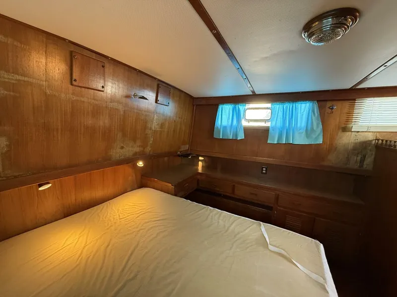 Slide: The Image of Marine Trader Double Cabin 1981 - 5694715