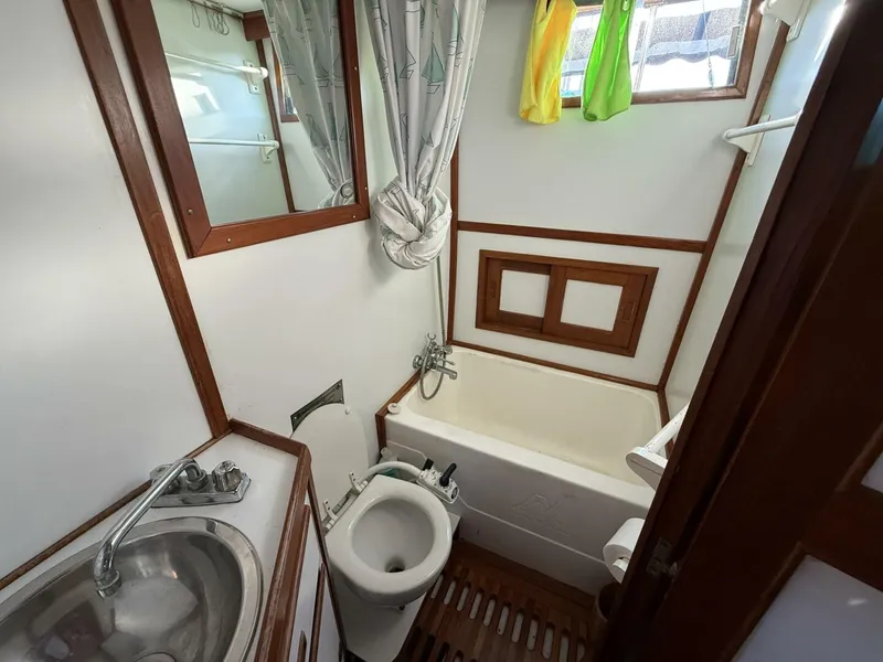 Slide: The Image of Marine Trader Double Cabin 1981 - 5694719