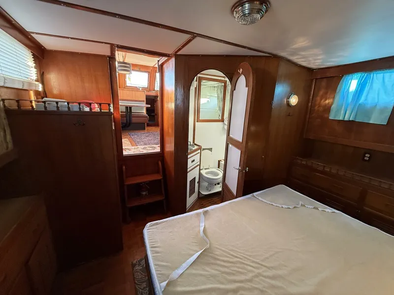 Slide: The Image of Marine Trader Double Cabin 1981 - 5694723