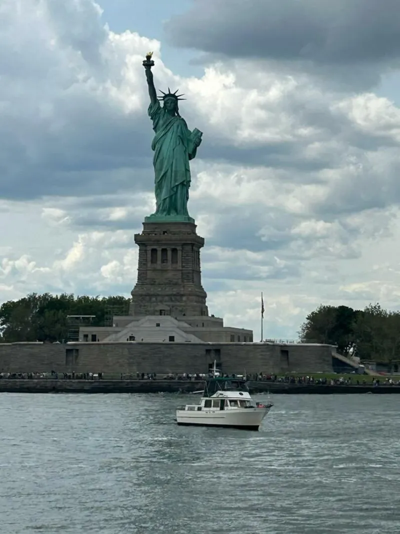 Slide: The Image of Marine Trader Double Cabin 1981 - 5695048