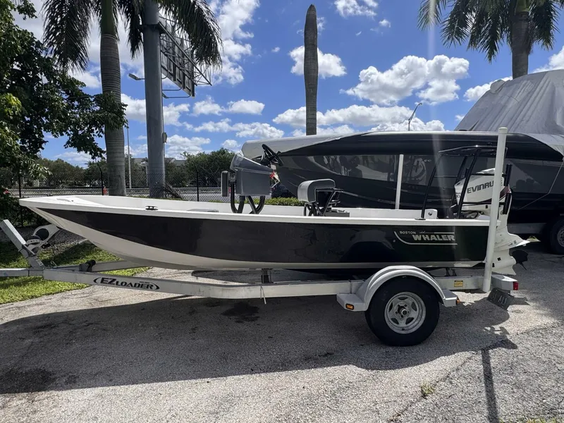 Slide: The Image of Boston Whaler 17 1980 - 5694756