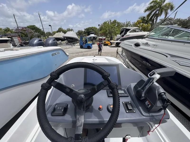 Slide: The Image of Boston Whaler 17 1980 - 5694784