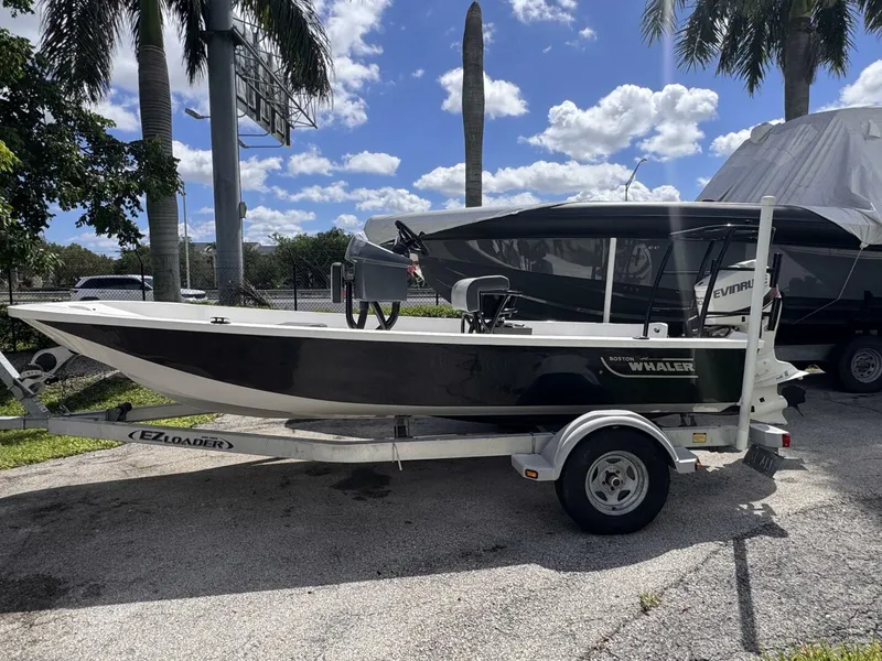 Slide: The Image of Boston Whaler 17 1980 - 5694757