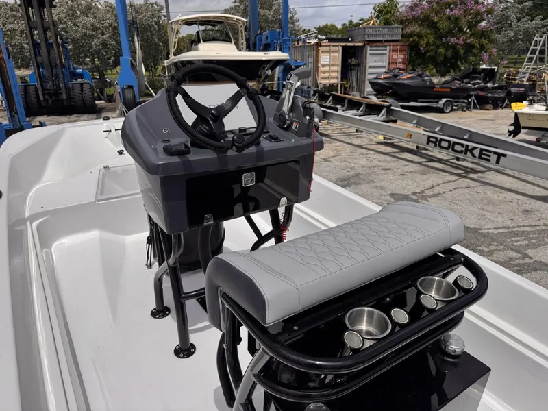 Slide: The Image of Boston Whaler 17 1980 - 5694775