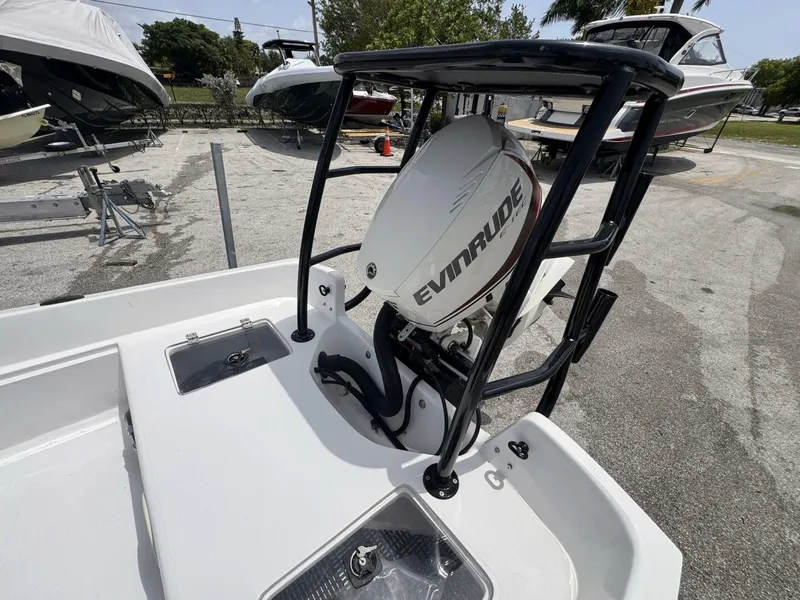 Slide: The Image of Boston Whaler 17 1980 - 5694776