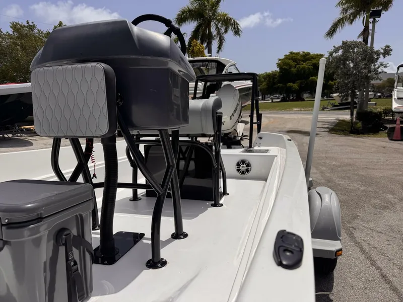 Slide: The Image of Boston Whaler 17 1980 - 5694778