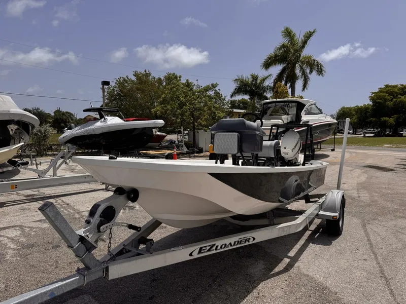 Slide: The Image of Boston Whaler 17 1980 - 5694779