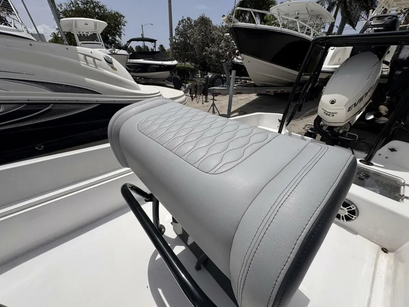 Slide: The Image of Boston Whaler 17 1980 - 5694781