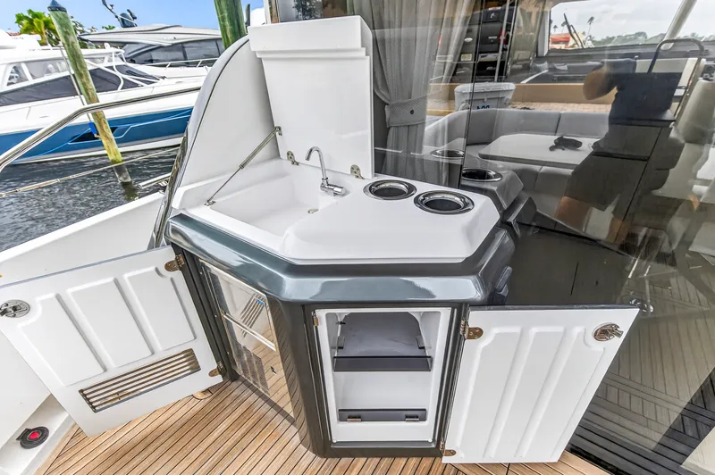 Slide: The Image of Azimut 53 FLY 2024 - 5695281