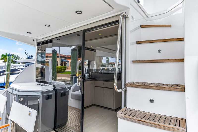 Slide: The Image of Azimut 53 FLY 2024 - 5695282