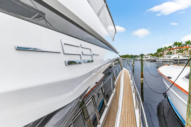 Slide: The Image of Azimut 53 FLY 2024 - 5695303