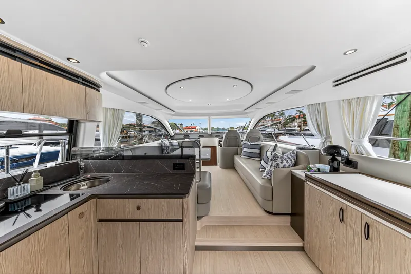 Slide: The Image of Azimut 53 FLY 2024 - 5695310