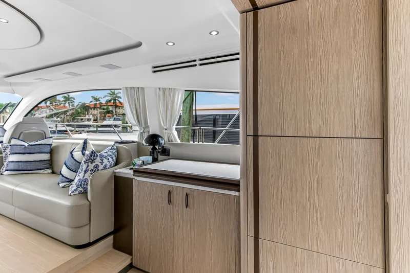 Slide: The Image of Azimut 53 FLY 2024 - 5695312