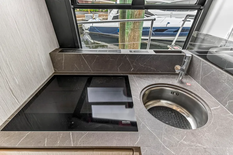 Slide: The Image of Azimut 53 FLY 2024 - 5695314