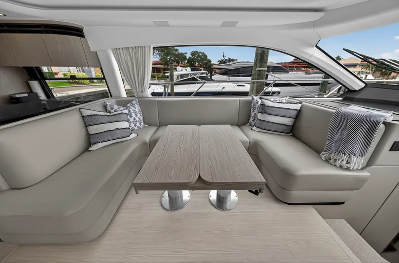 Slide: The Image of Azimut 53 FLY 2024 - 5695319