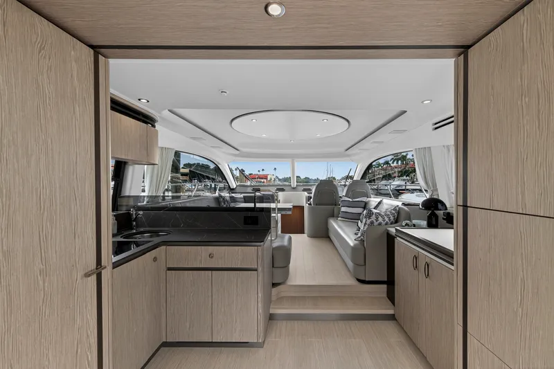 Slide: The Image of Azimut 53 FLY 2024 - 5695327