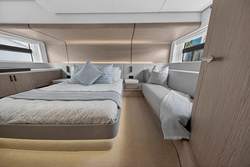 Slide: The Image of Azimut 53 FLY 2024 - 5695339