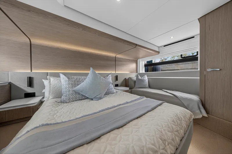 Slide: The Image of Azimut 53 FLY 2024 - 5695340