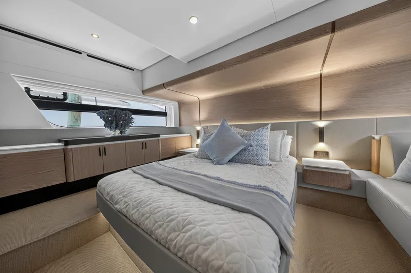 Slide: The Image of Azimut 53 FLY 2024 - 5695342