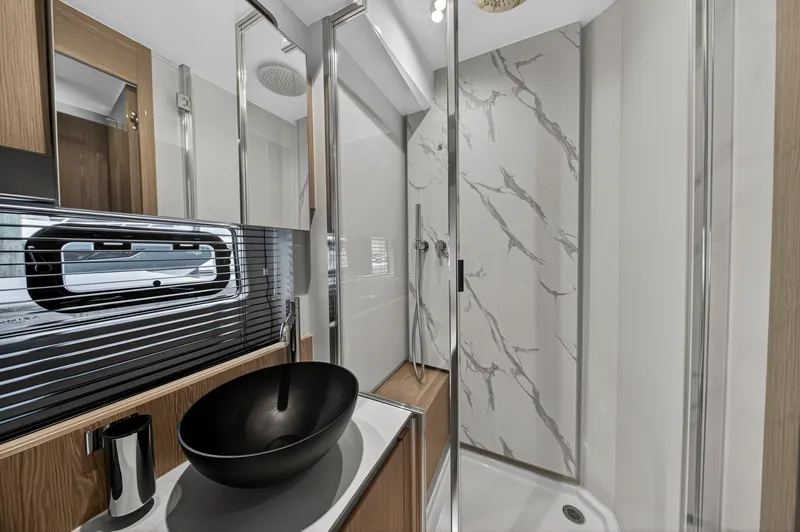 Slide: The Image of Azimut 53 FLY 2024 - 5695345