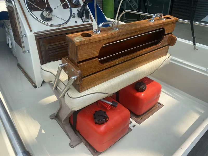 Slide: The Image of Boston Whaler 17 Montauk 1981 - 5696430