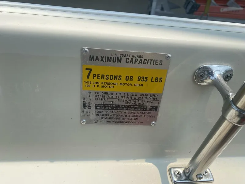 Slide: The Image of Boston Whaler 17 Montauk 1981 - 5696414