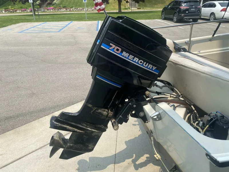 Slide: The Image of Boston Whaler 17 Montauk 1981 - 5696427