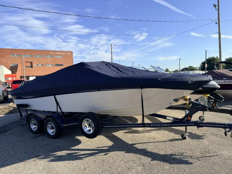 Slide: The Image of Four Winns 210 Horizon 2004 - 5696625