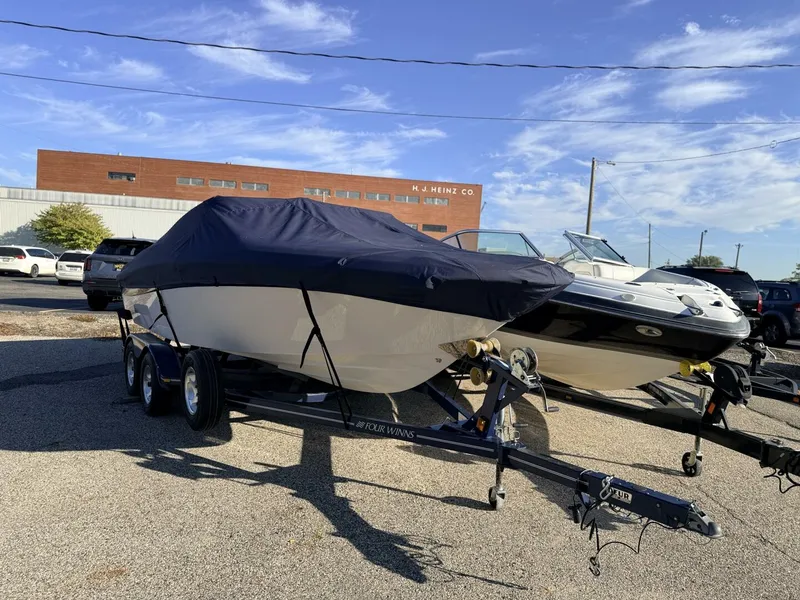 Slide: The Image of Four Winns 210 Horizon 2004 - 5696626