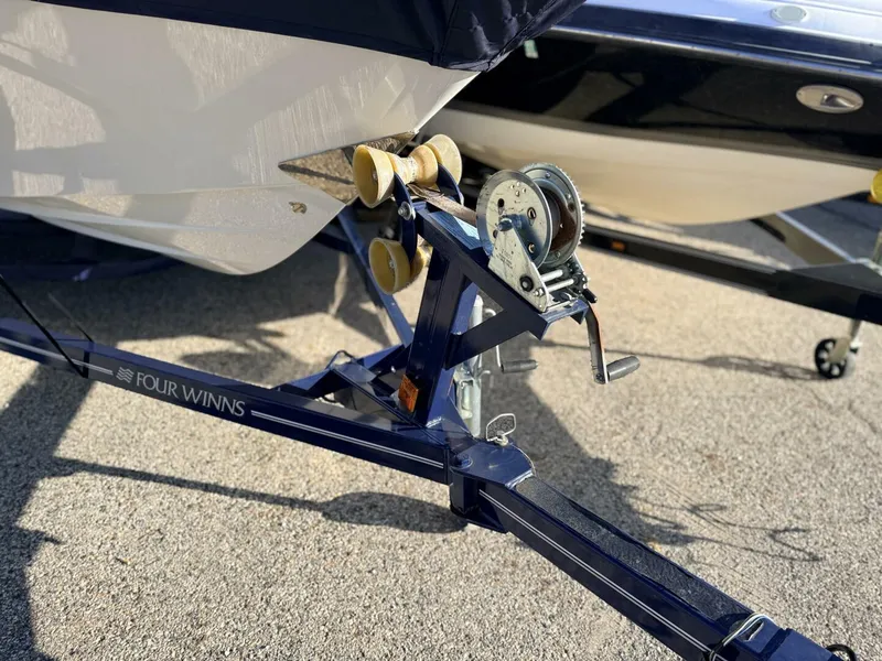 Slide: The Image of Four Winns 210 Horizon 2004 - 5696627