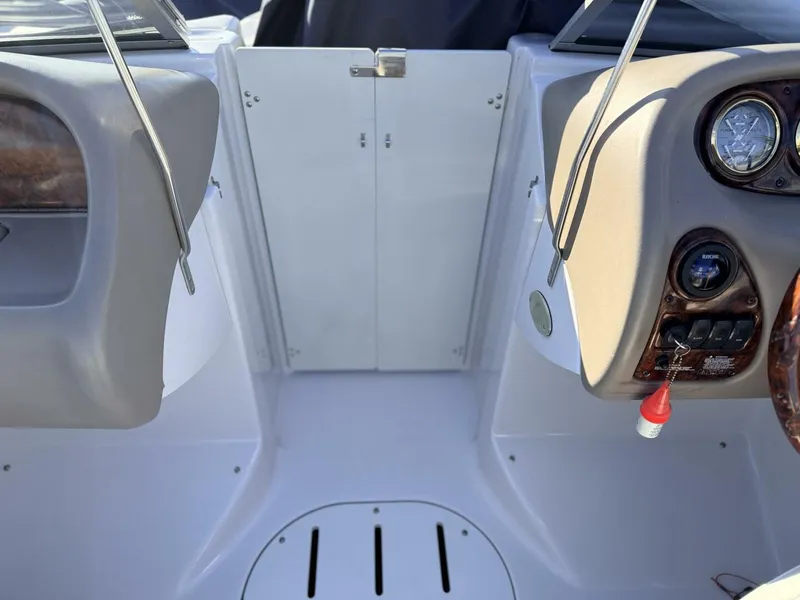 Slide: The Image of Four Winns 210 Horizon 2004 - 5696629