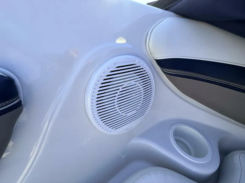 Slide: The Image of Four Winns 210 Horizon 2004 - 5696632