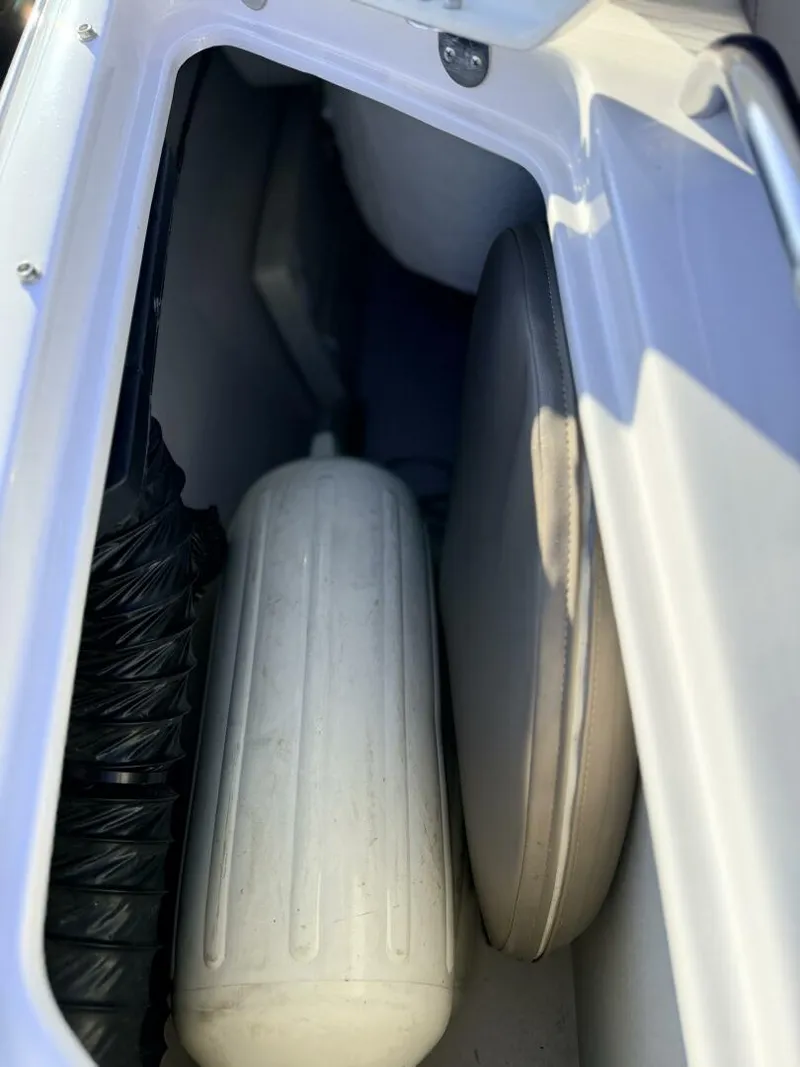 Slide: The Image of Four Winns 210 Horizon 2004 - 5696635