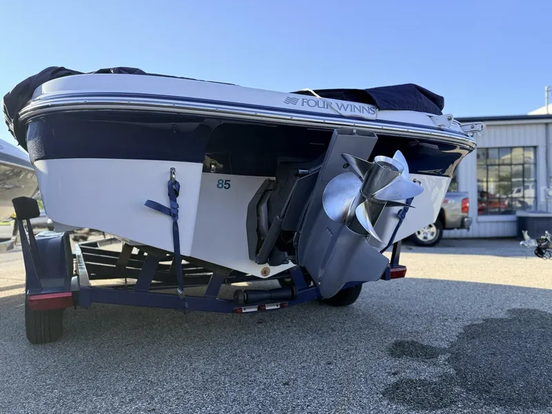 Slide: The Image of Four Winns 210 Horizon 2004 - 5696642