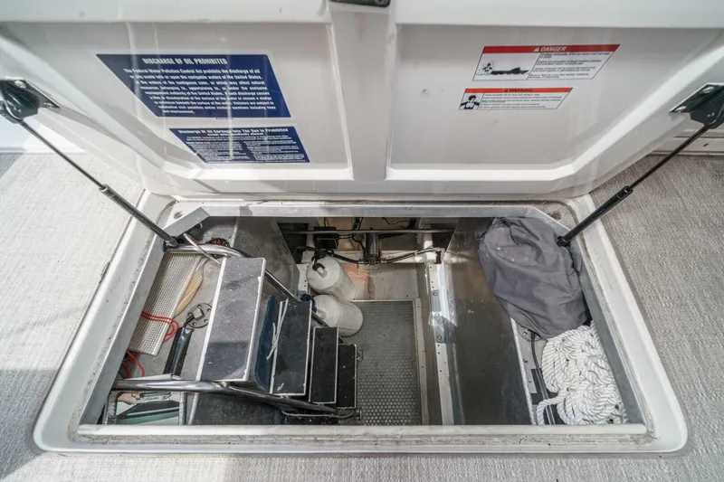 Slide: The Image of Navigator Classic Pilothouse 2001 - 5723317