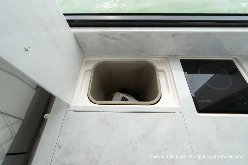 Slide: The Image of Regal 36 XO 2024 - 5697270