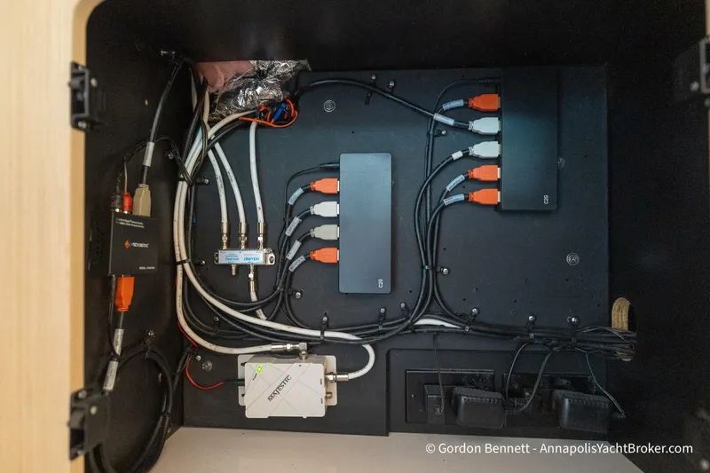 Slide: The Image of Regal 36 XO 2024 - 5697255