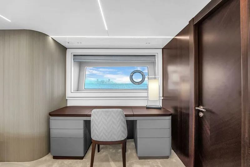 Slide: The Image of Sunseeker Ocean 90 Enclosed / Ocean 182 2024 - 5697853