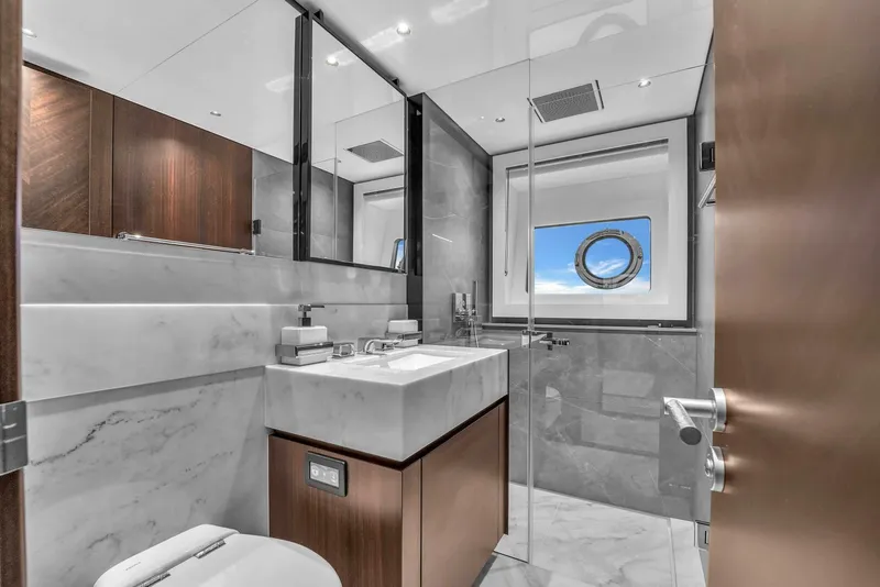 Slide: The Image of Sunseeker Ocean 90 Enclosed / Ocean 182 2024 - 5697859