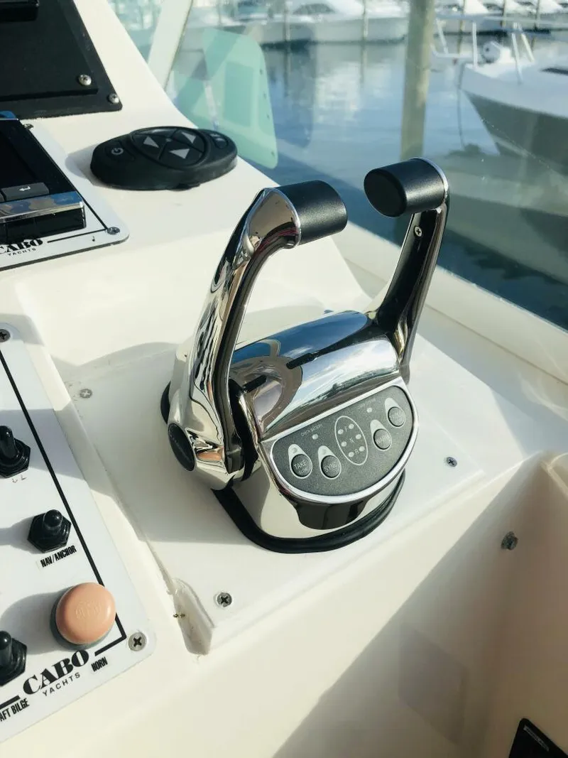 Slide: The Image of Cabo 31 Express 2000 - 5698059