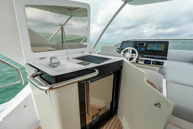 Slide: The Image of Azimut 55 FLY 2022 - 5698283