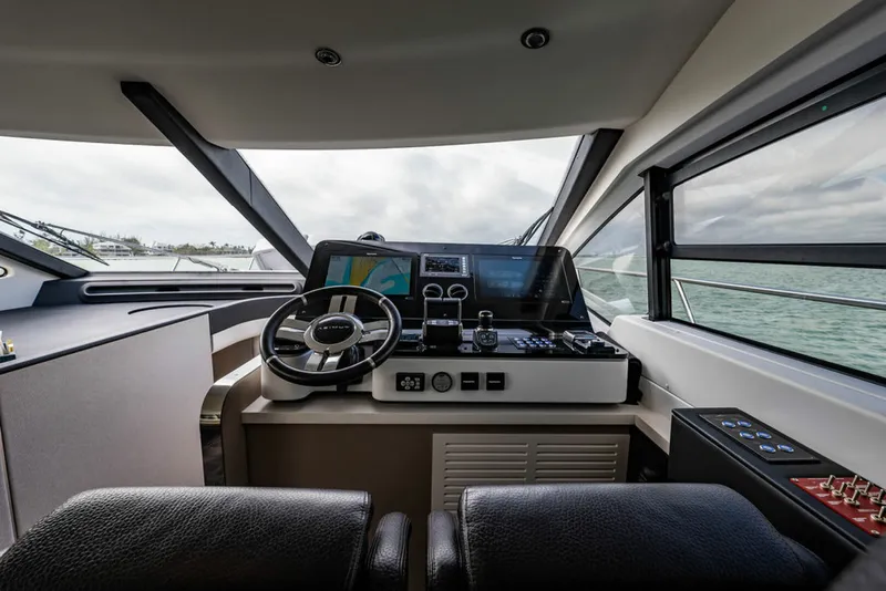 Slide: The Image of Azimut 55 FLY 2022 - 5698290