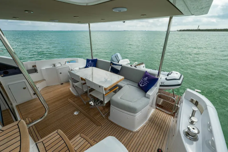 Slide: The Image of Azimut 55 FLY 2022 - 5698274